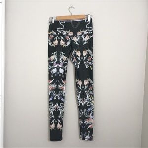 Noli Active floral snake pattern legging